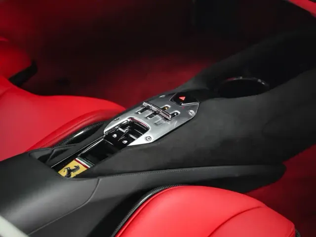 Ferrari SF90 — Фото автомобиля 13