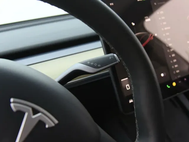 Tesla Model Y — Фото автомобиля 24