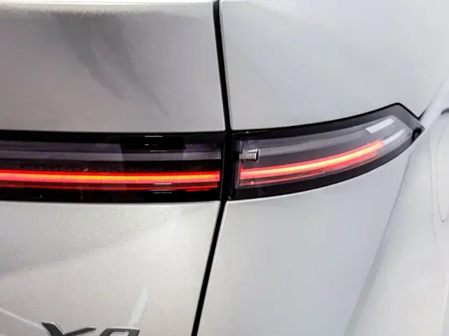 Xpeng X9 — Фото автомобиля 30