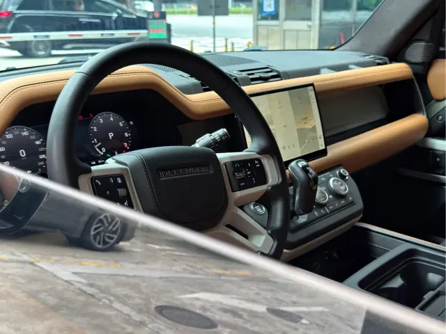 Land Rover Defender — Фото автомобиля 4