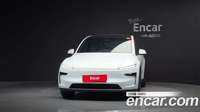 Tesla Model Y — Фото автомобиля 3