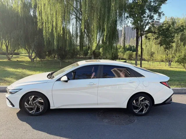 Hyundai Elantra — Фото автомобиля 4