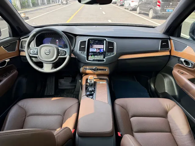 Volvo XC90 — Фото автомобиля 12