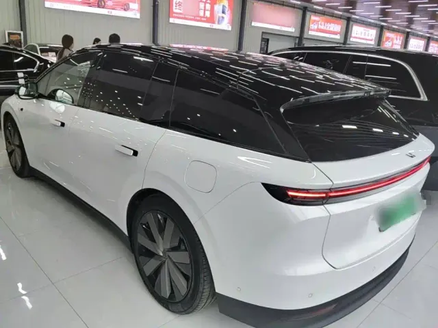 Li Auto i6 — Фото автомобиля 4