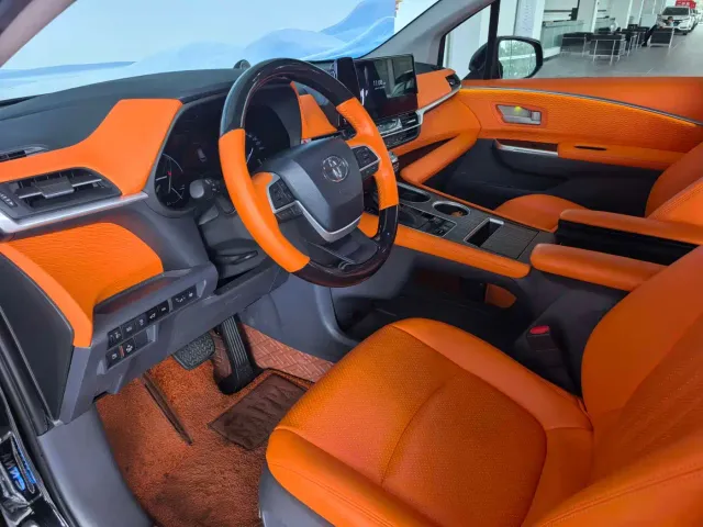 Toyota Sienna — Фото автомобиля 3