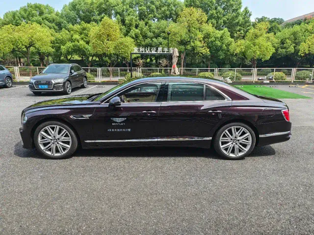 Bentley Flying Spur — Фото автомобиля 3