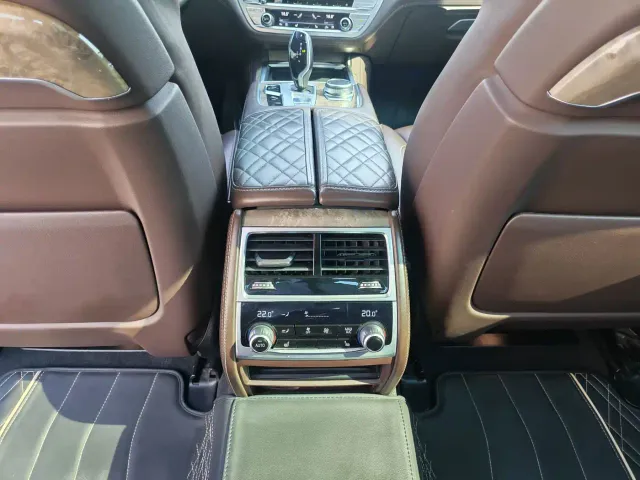 BMW 7 Series — Фото автомобиля 15