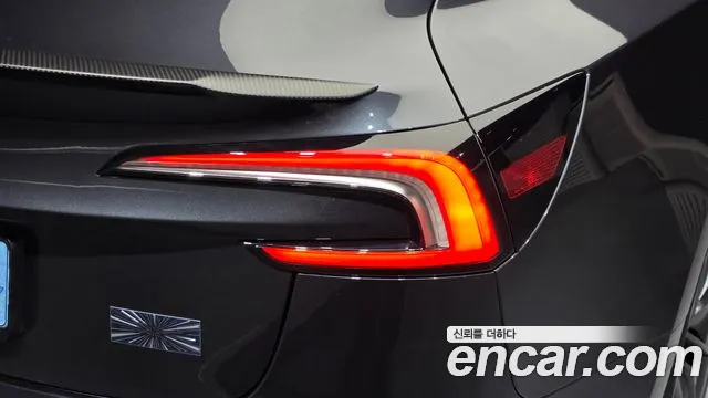 Tesla Model 3 — Фото автомобиля 8