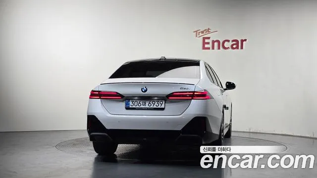 BMW 5-Series — Фото автомобиля 4