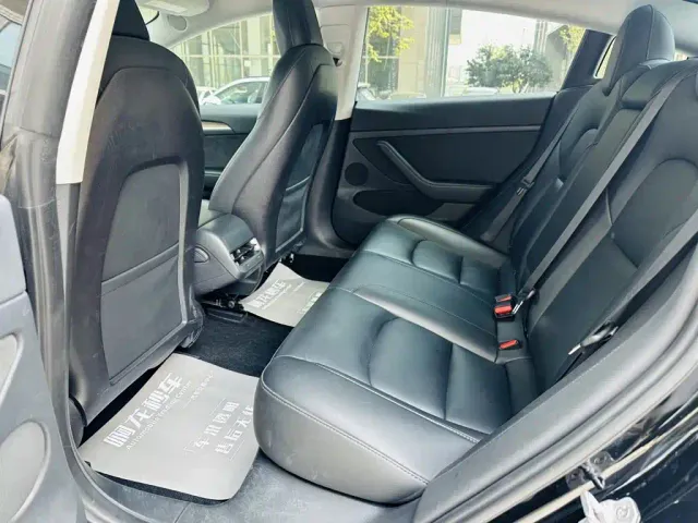 Tesla Model 3 — Фото автомобиля 10