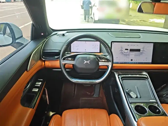 Xpeng G9 — Фото автомобиля 10