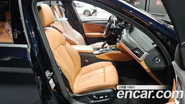 BMW 5 Series G30 — Фото автомобиля 16