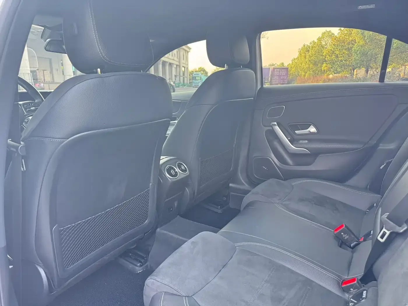 Mercedes-Benz Mercedes-Benz A-Class 2023 A 200 L Fashion — Фото автомобиля 5