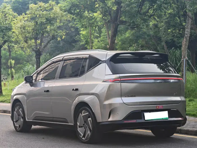Hycan Z03 — Фото автомобиля 3