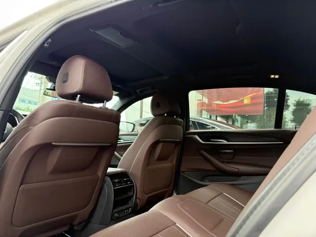 BMW 5 Series — Фото автомобиля 8