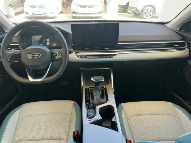 Geely Emgrand — Фото автомобиля 10