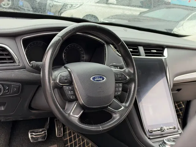Ford Taurus — Фото автомобиля 17