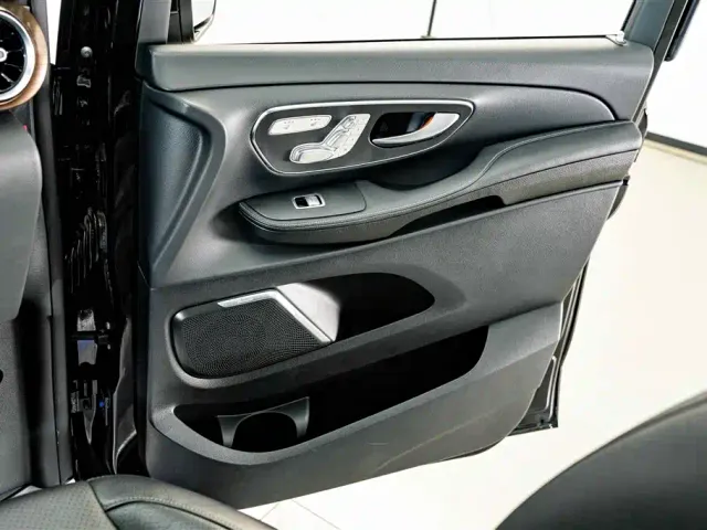 Mercedes-Benz V-Class — Фото автомобиля 16