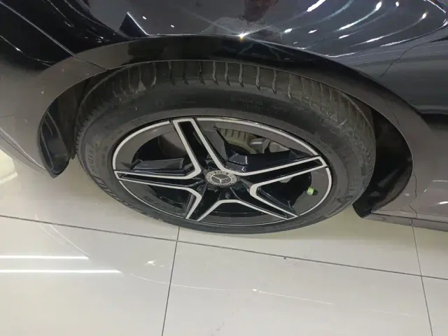 Mercedes-Benz E-Class — Фото автомобиля 24