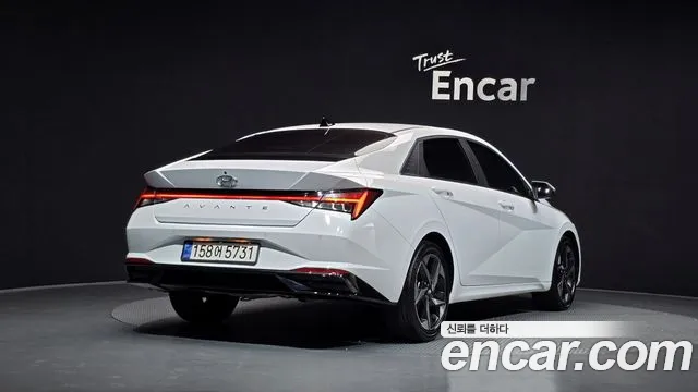 Hyundai Avante CN7 — Фото автомобиля 2