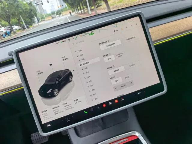 Tesla Model Y — Фото автомобиля 14