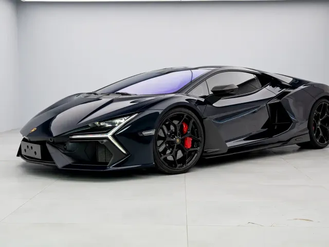 Lamborghini Revuelto — Фото автомобиля 2