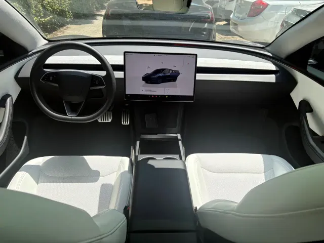 Tesla Model 3 — Фото автомобиля 9