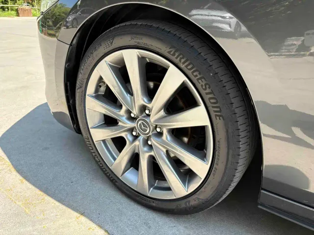 Mazda Axela — Фото автомобиля 4