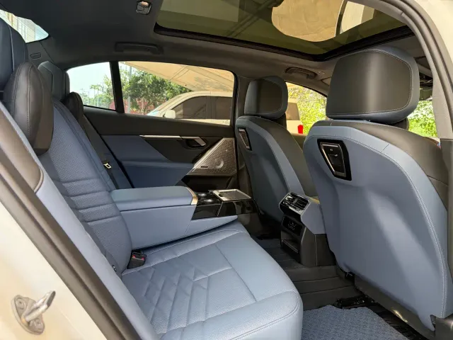 BMW i5 — Фото автомобиля 11