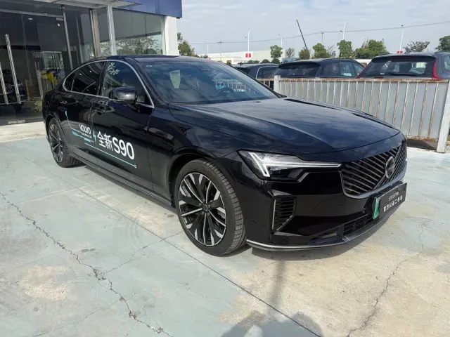 Volvo S90 — Фото автомобиля 3