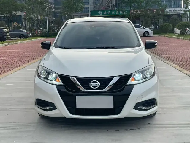 Nissan Tiida — Фото автомобиля 2