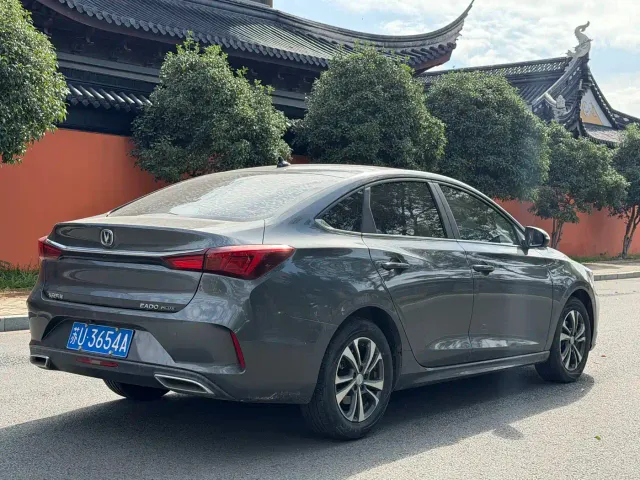 Changan Eado — Фото автомобиля 9
