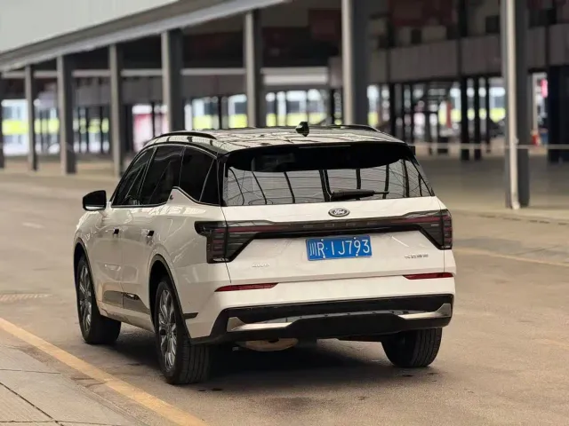 Ford Edge — Фото автомобиля 16