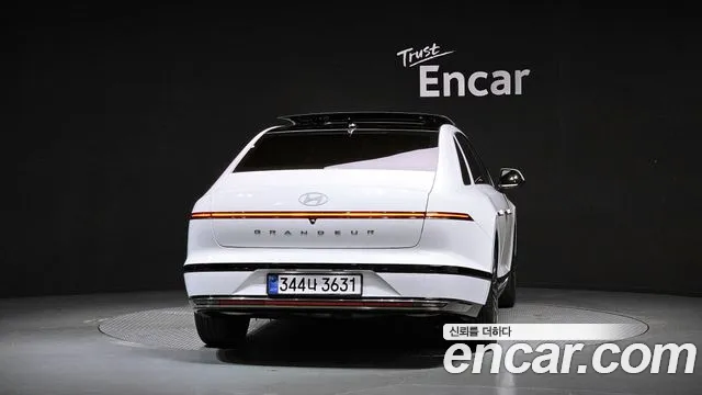 Hyundai Grandeur Grandeur (GN7) 2.5 Бензин 2WD — Фото автомобиля 3