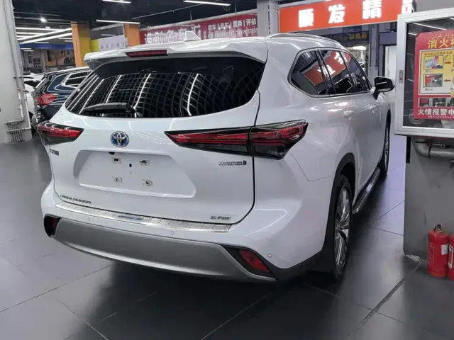 Toyota Highlander — Фото автомобиля 3