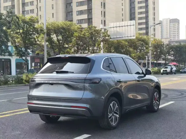 Geely Galaxy Starship 7 EM-i — Фото автомобиля 7