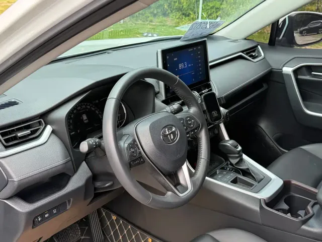 Toyota RAV4 — Фото автомобиля 8