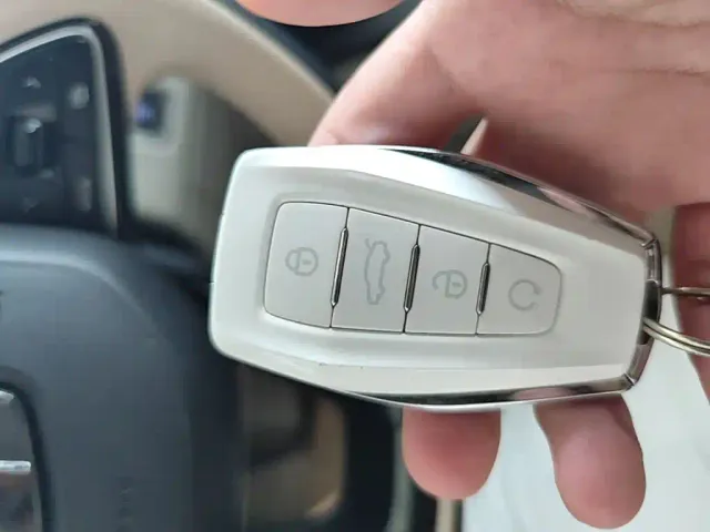 Geely ICON — Фото автомобиля 8