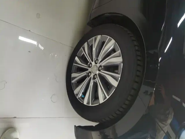 Hongqi E-QM5 — Фото автомобиля 6