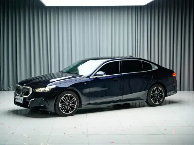 Фотография автомобиля — BMW 5 Series