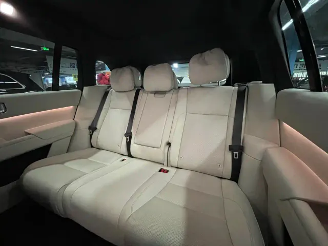 Li Auto L7 — Фото автомобиля 13