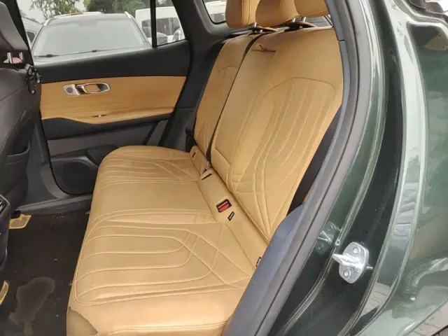 Geely Galaxy Starship 7 EM-i — Фото автомобиля 16