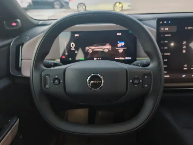Volvo XC70 Plug-in Hybrid — Фото автомобиля 13