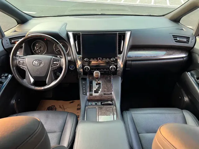 Toyota Vellfire — Фото автомобиля 8