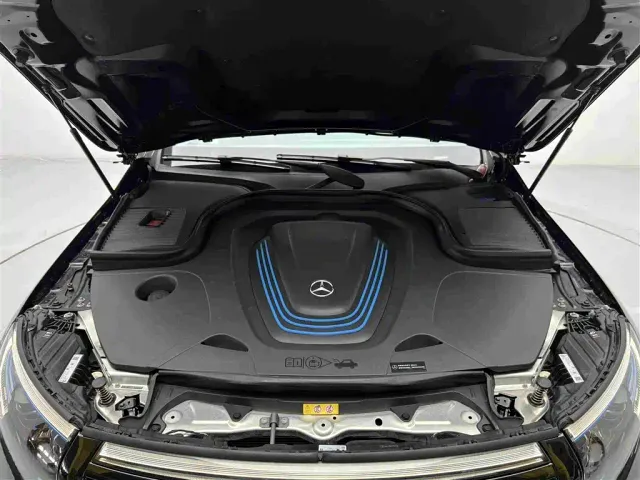 Mercedes-Benz EQC — Фото автомобиля 10