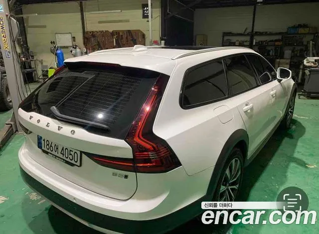 Volvo V90 — Фото автомобиля 2
