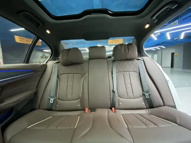 BMW 5 Series — Фото автомобиля 25