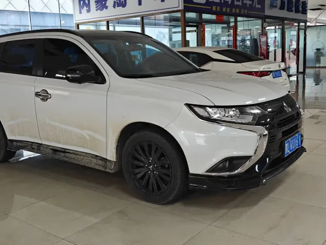 Mitsubishi Outlander — Фото автомобиля 3