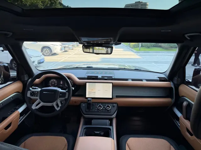 Land Rover Defender — Фото автомобиля 11