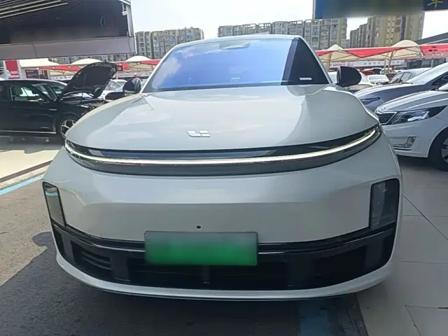 Li Auto L7 — Фото автомобиля 2